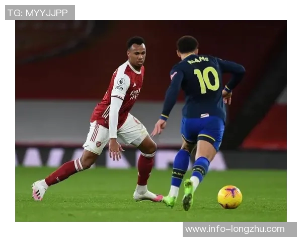 海港与蔚山激战半场战成平局杨希铲球染黄加布里埃尔受伤退场